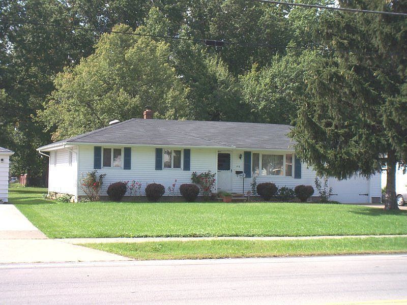 Ranch on large lot in Elyria, full finished basement, too.