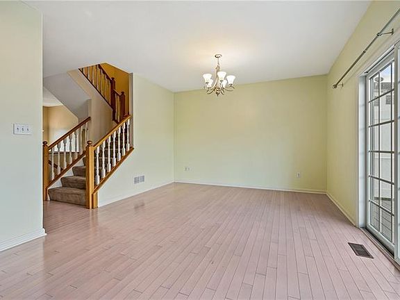 5th image of 368 Marshall Heights Dr