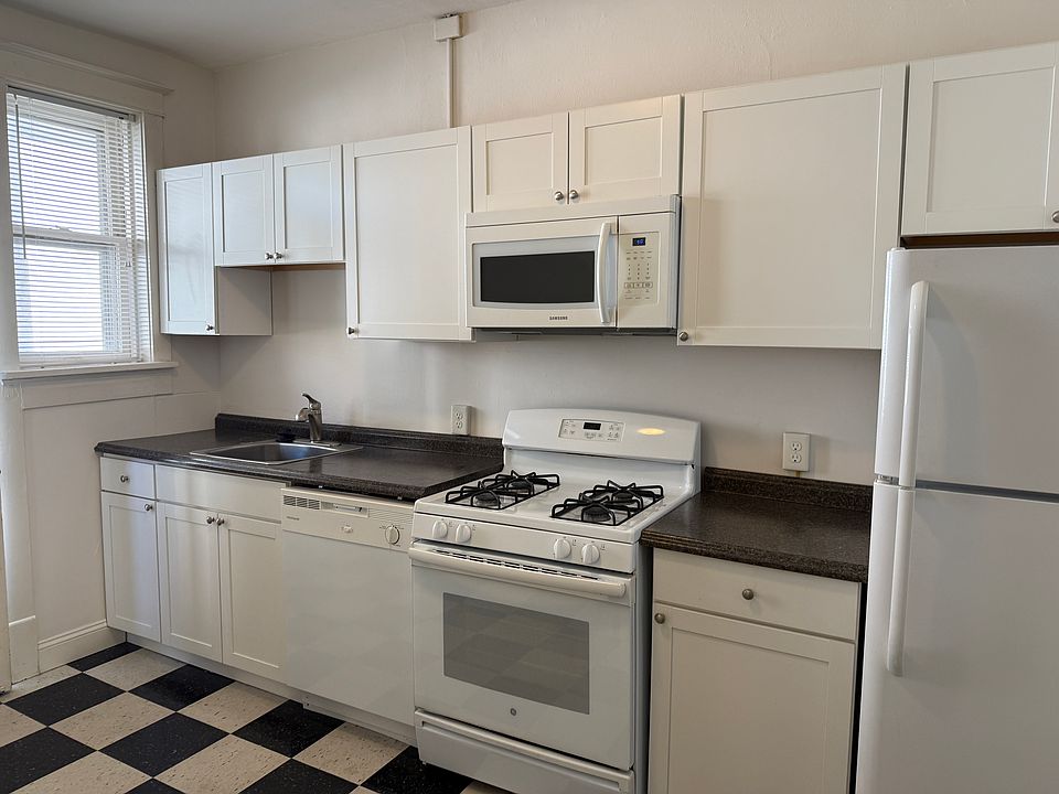 1st image of 2605 Roseland Ter APT 1S