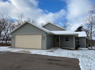 901 Sutherland Ave, Janesville, WI 53545
