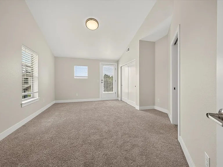 1407 Rogers Ct — Photo 37