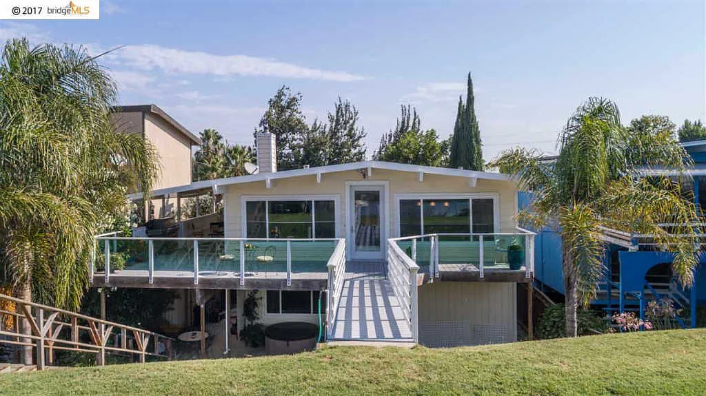 1696 Taylor Rd photo 1