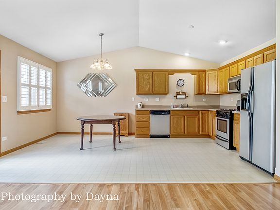 3rd image of 971 Brown Dr