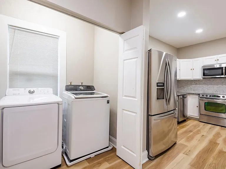2701 E Columbus Dr — Photo 8
