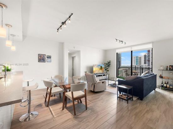 999 SW 1st Ave APT 1405, Miami, FL 33130