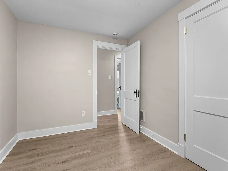 746 Loretta St — Photo 18