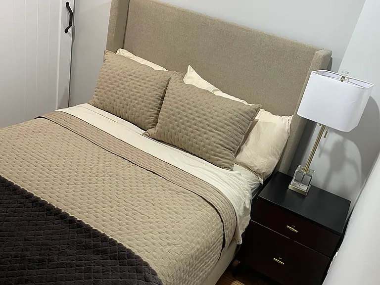 2400 Rosewood Ave #1 — Photo 5