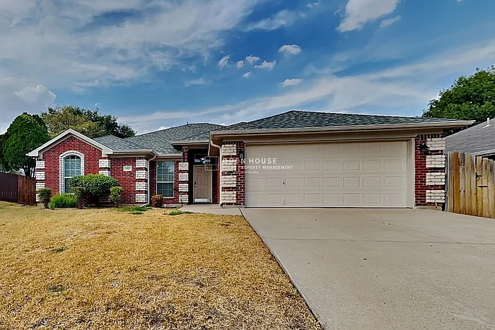 3 bed, 2.0 bath, 1826 sqft, $2,125 — Photo 1