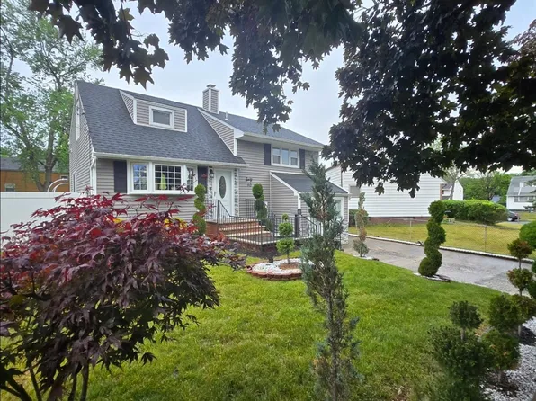 60 Stuyvesant Ave, Somerset, NJ 08873