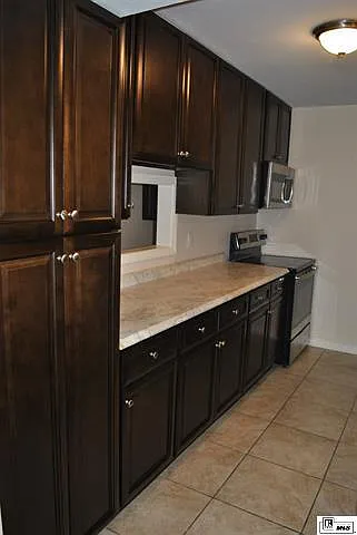300 Woodale Dr #A — Photo 2