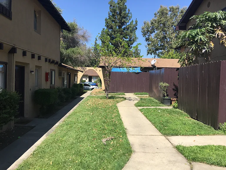 325 Sinclair Ave #D — Photo 8
