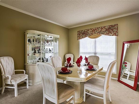 4th image of 5920 NE Pearl Cir