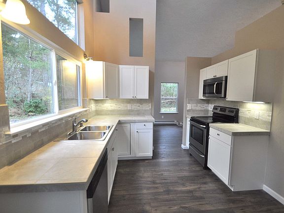 2nd image of 151 E Lakeway Dr