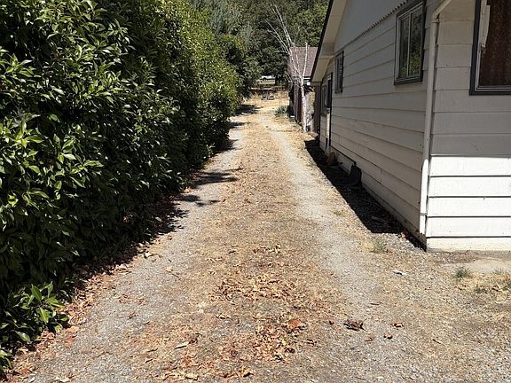 2nd image of 781 N 2nd Ave