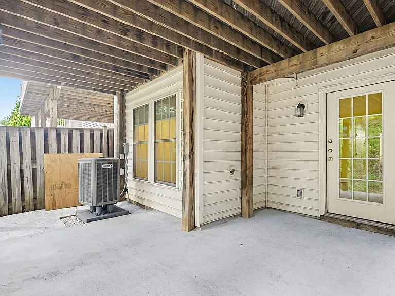10635 Hillingdon Rd — Photo 34