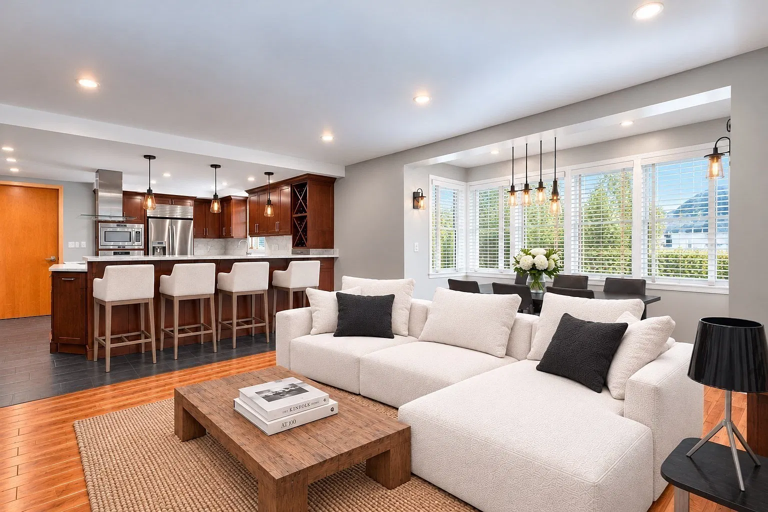 2 bed, 2.0 bath, 1083 sqft, $3,200 — Photo 2