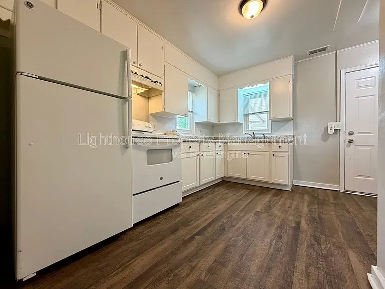 2449 Hillside Dr NW — Photo 2