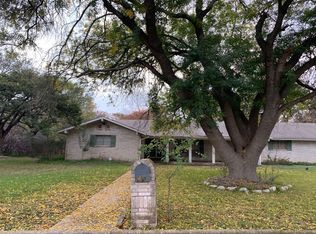913 Patricia Pl, Uvalde, TX 78801