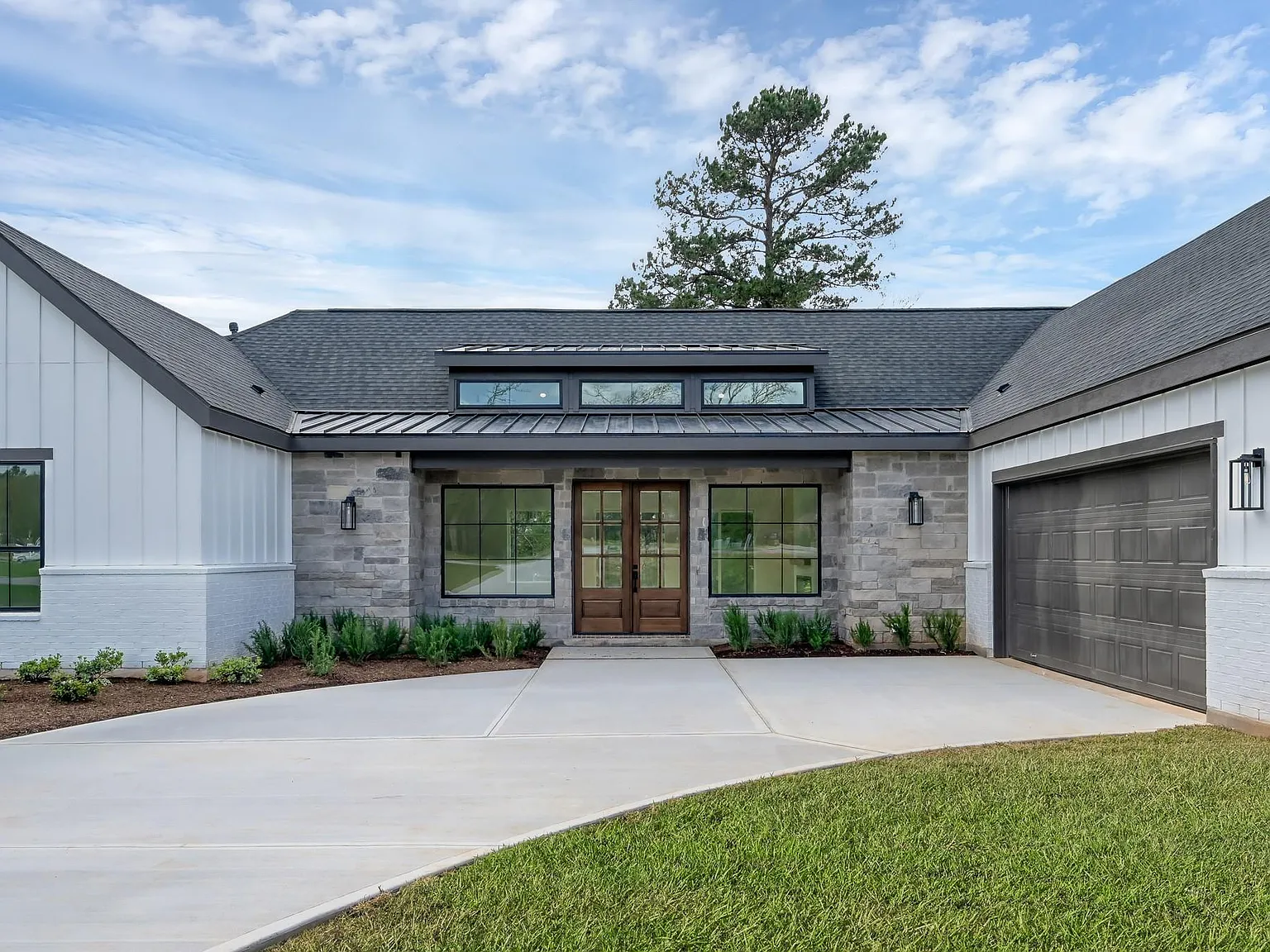 4 bed, 3.5 bath, 3256 sqft, $5,000 — Photo 3