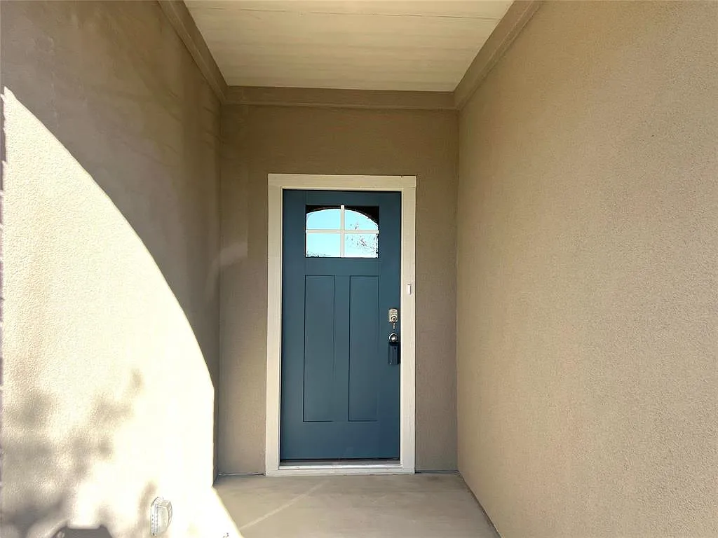 4 bed, 2098 sqft, $2,200 — Photo 4