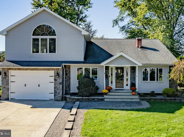 14 Bayberry Dr, Bordentown, NJ 08505