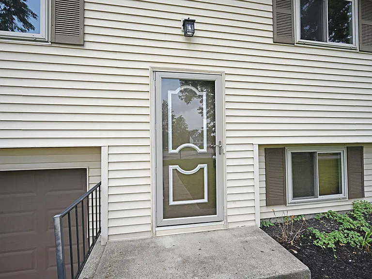 8101 Glohaven Ct — Photo 2