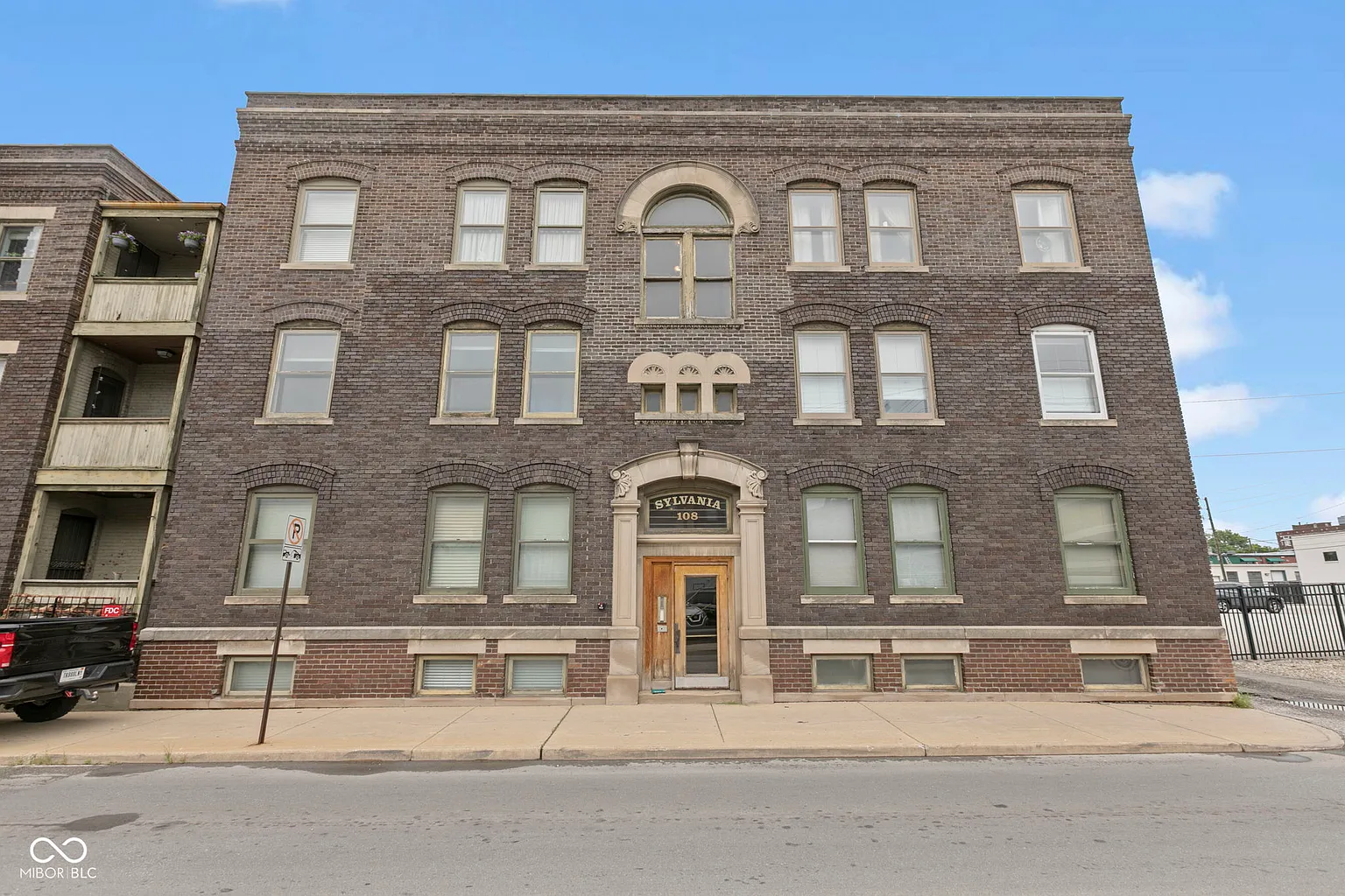 108 E Saint Clair St APT E photo 1