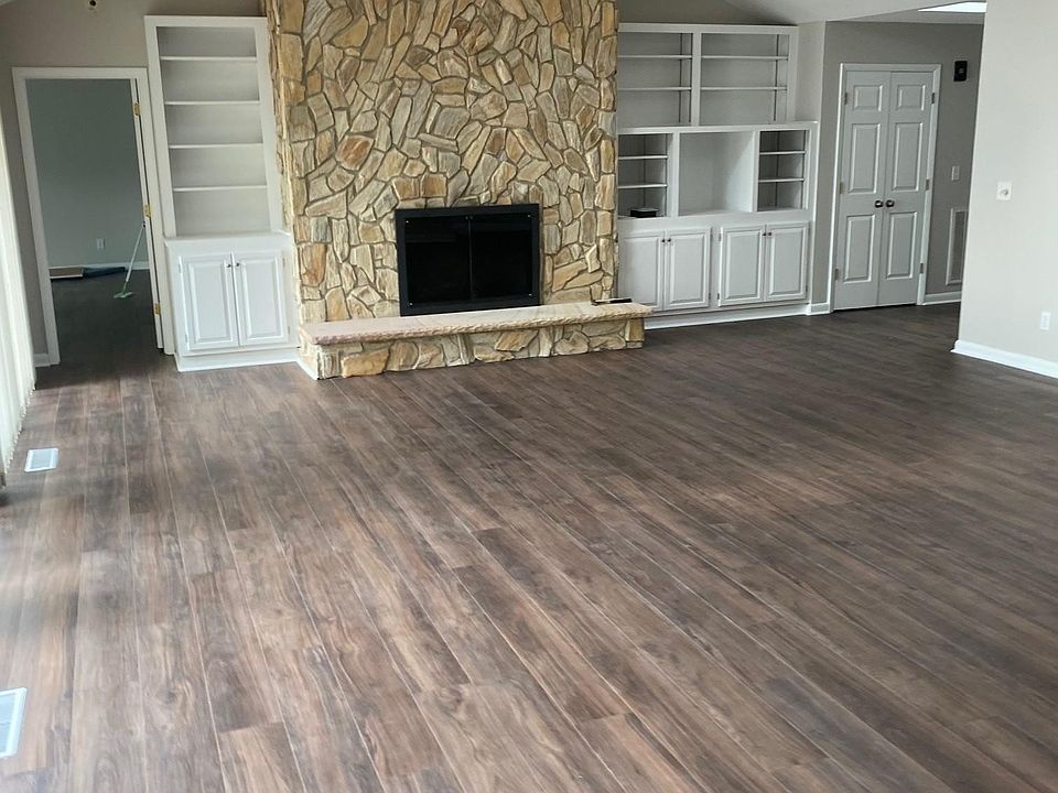 2nd image of 109 Lakeview Point