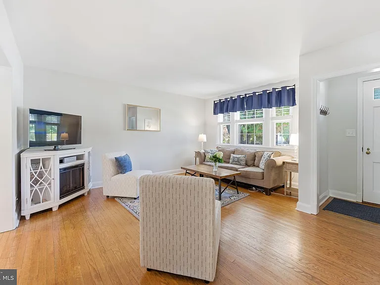 6467 Blenheim Rd — Photo 8