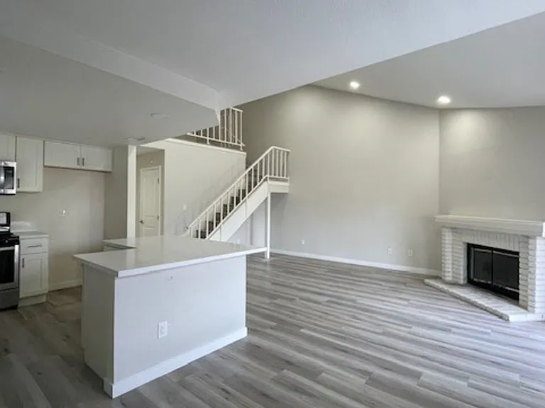 923 Lotus Cir — Photo 6
