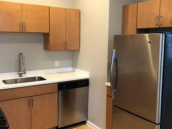 4th image of 18 Tracy St APT 2