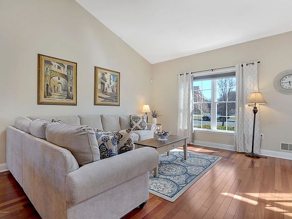 4th image of 1602 Thames Way