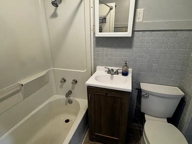 1611 Ontario Ave #1 — Photo 8