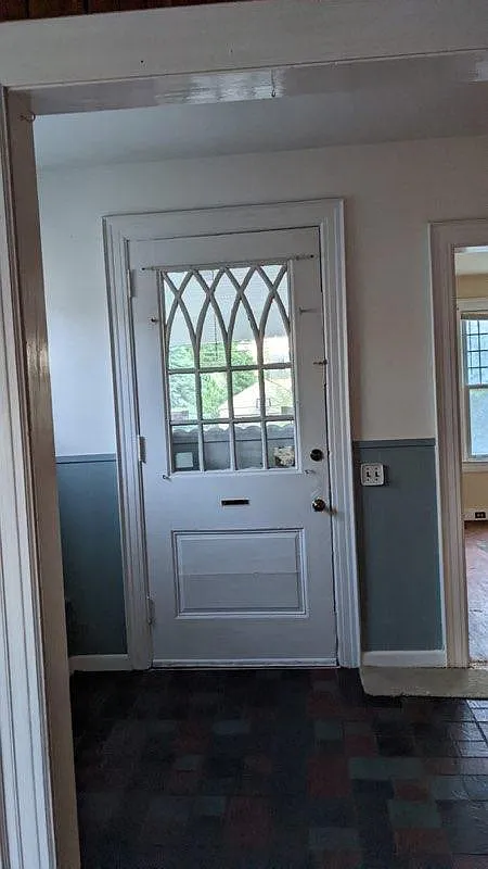 4 bed, 2.5 bath, 2666 sqft, $2,600 — Photo 3