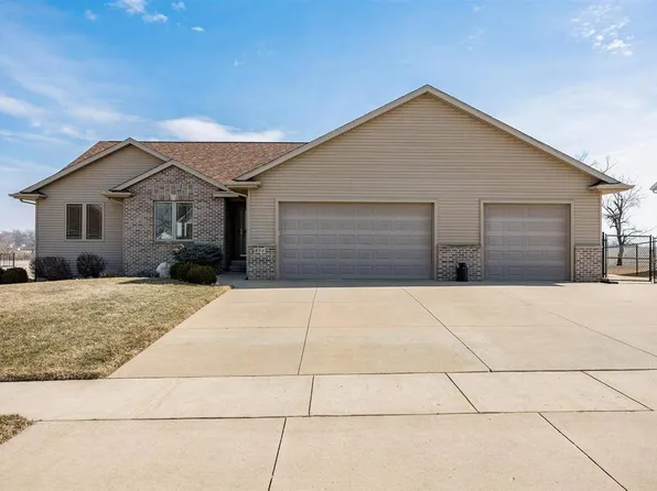 456 Sunset Dr, Fairfax, IA 52228