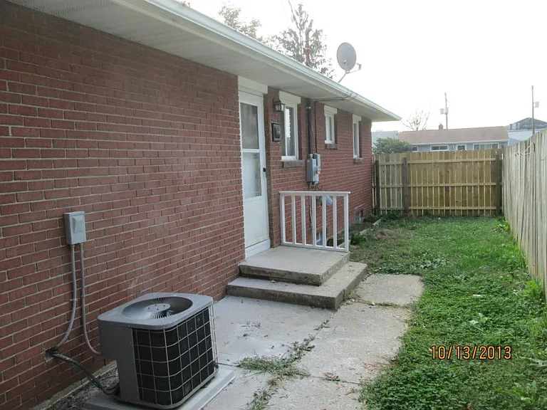 1239 Nocturne Rd E — Photo 9