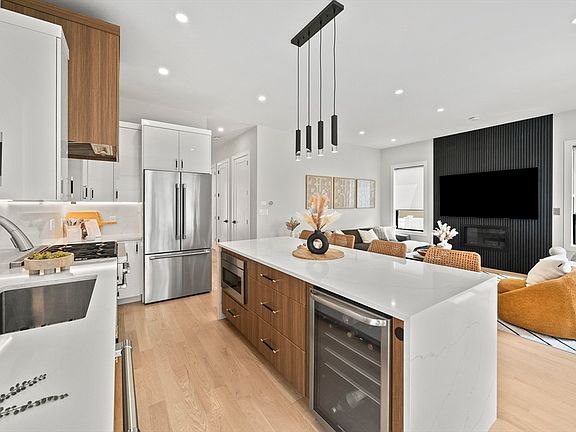 2nd image of 8 Gardner St