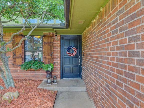 3rd image of 1921 Vanessa Dr
