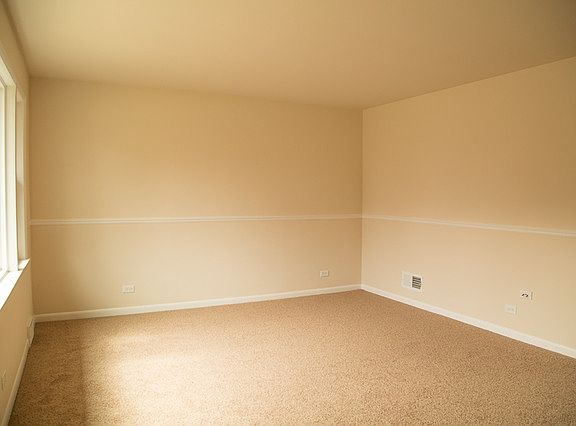 4th image of 678 E 154th Pl