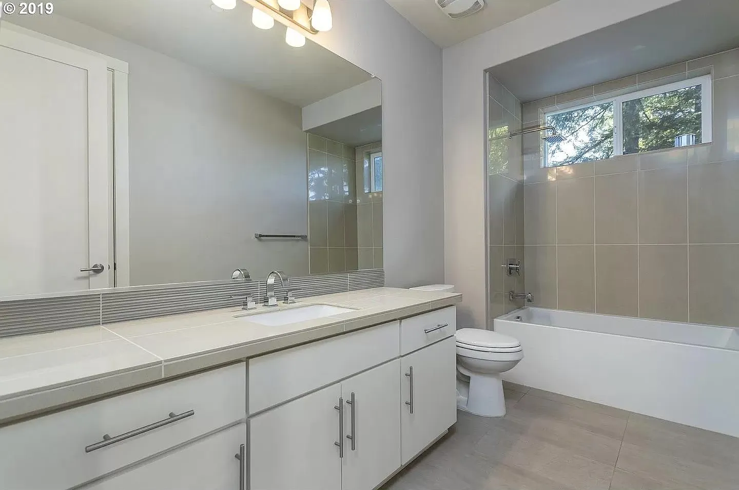 5 bed, 3700 sqft, $5,000 — Photo 3