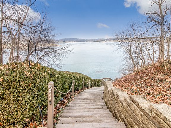 5th image of 1553 Lake Holiday Dr