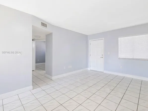 5400 W 21st Ct APT 402, Hialeah, FL 33016