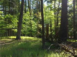 677 Raccoon Ct, Bushkill, PA 18324