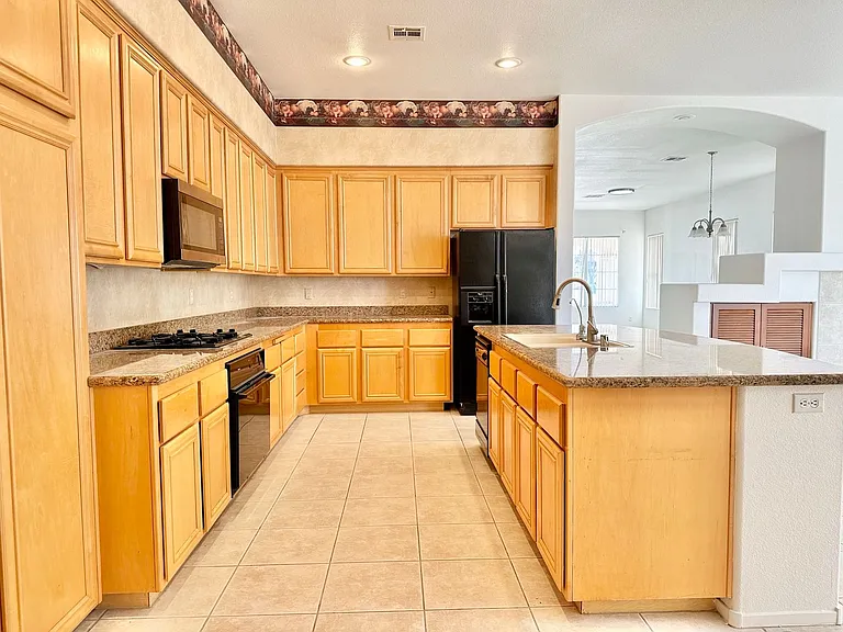 9103 Imperial Castle Ct — Photo 10