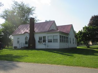 204 E Cherry St, Hutsonville, IL 62433