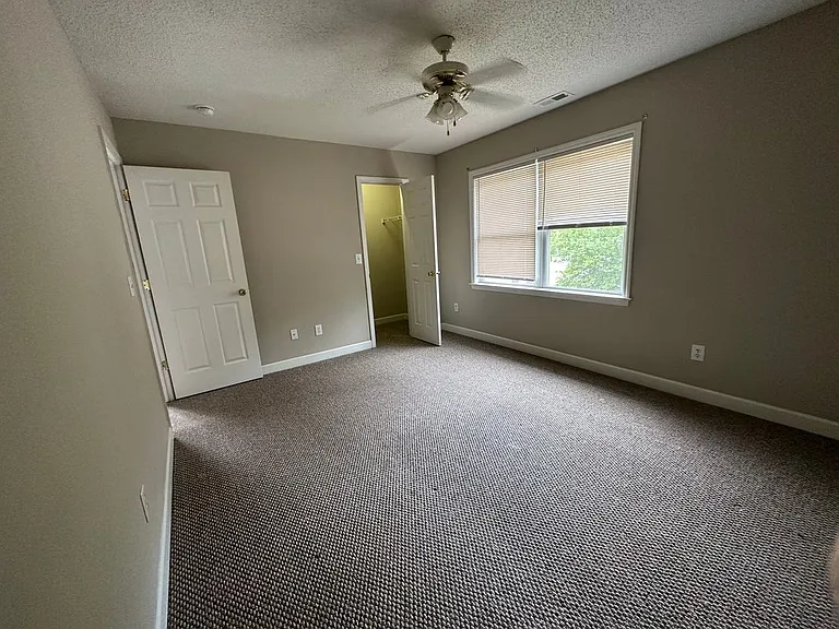111B Laura Ln — Photo 16