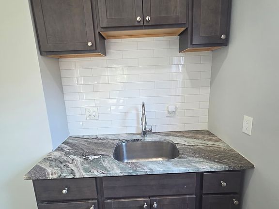 3rd image of 51 Arverne Ter APT 2