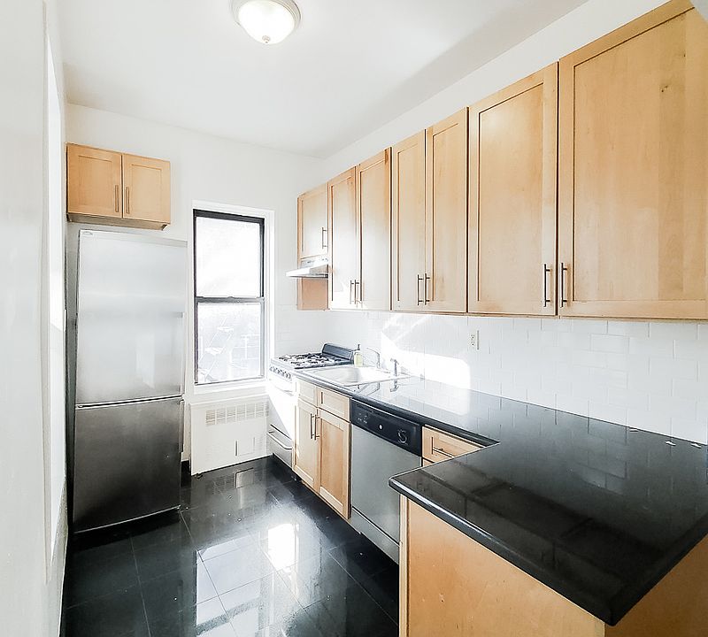 2nd image of 404 E 75th St APT 4F