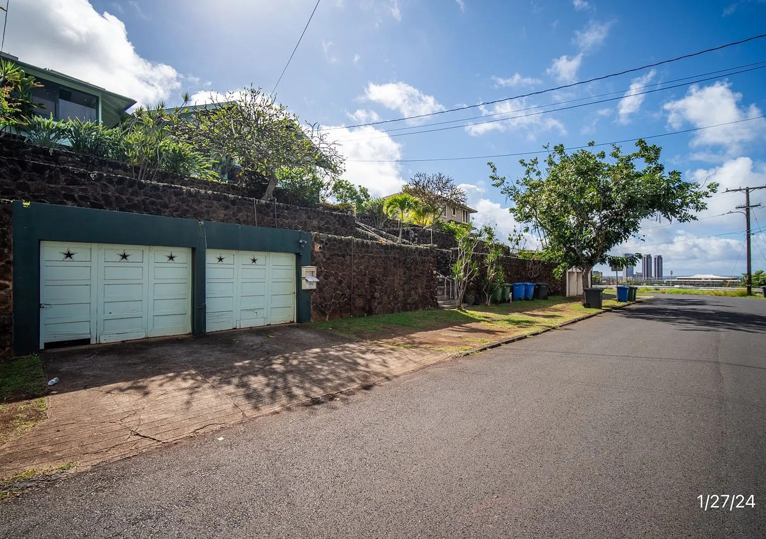 $4,795 / 2BR + Storage Room 3BA 2,194 SF Classic Punchbowl Main Home with Ocean, City & Mountain ... — Photo 2