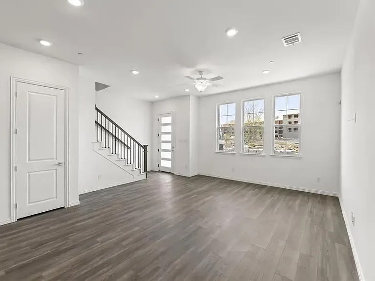 7557 Laburnam Rd — Photo 2